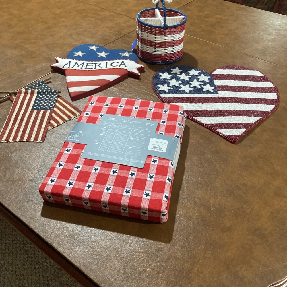 July 4th Patriotic Tablecloth, utensil holder, placemat, heart display, flags.